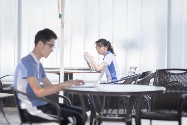 不在深圳工作的应届高学历毕业生可以落户深圳吗？