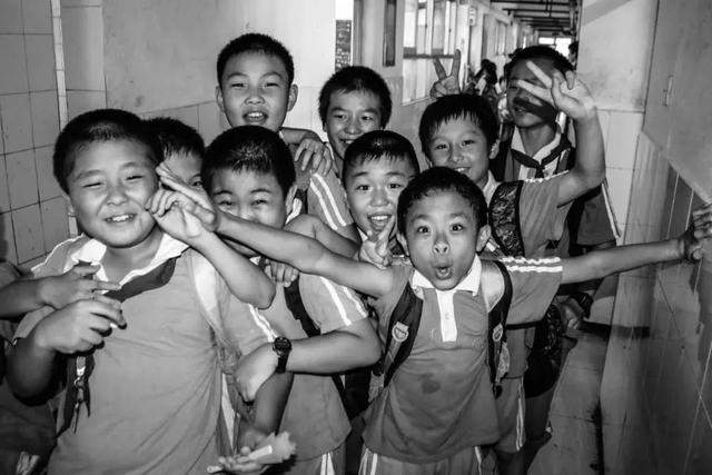 再穷不能穷教育, 在深圳, 孩子上学最大的保障还就是入深户!